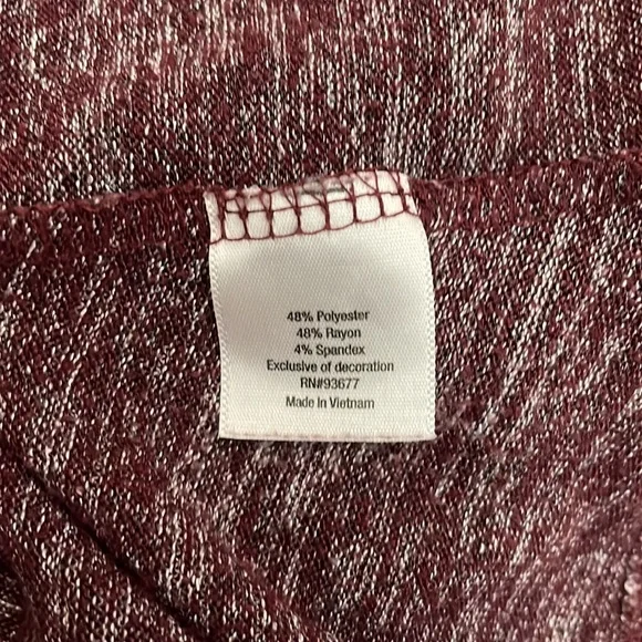 a.n.a. Wine Red & Silver Lightweight Knit Short Cuffed Sleeve Scoop Neck Top M - Picture 10 of 11